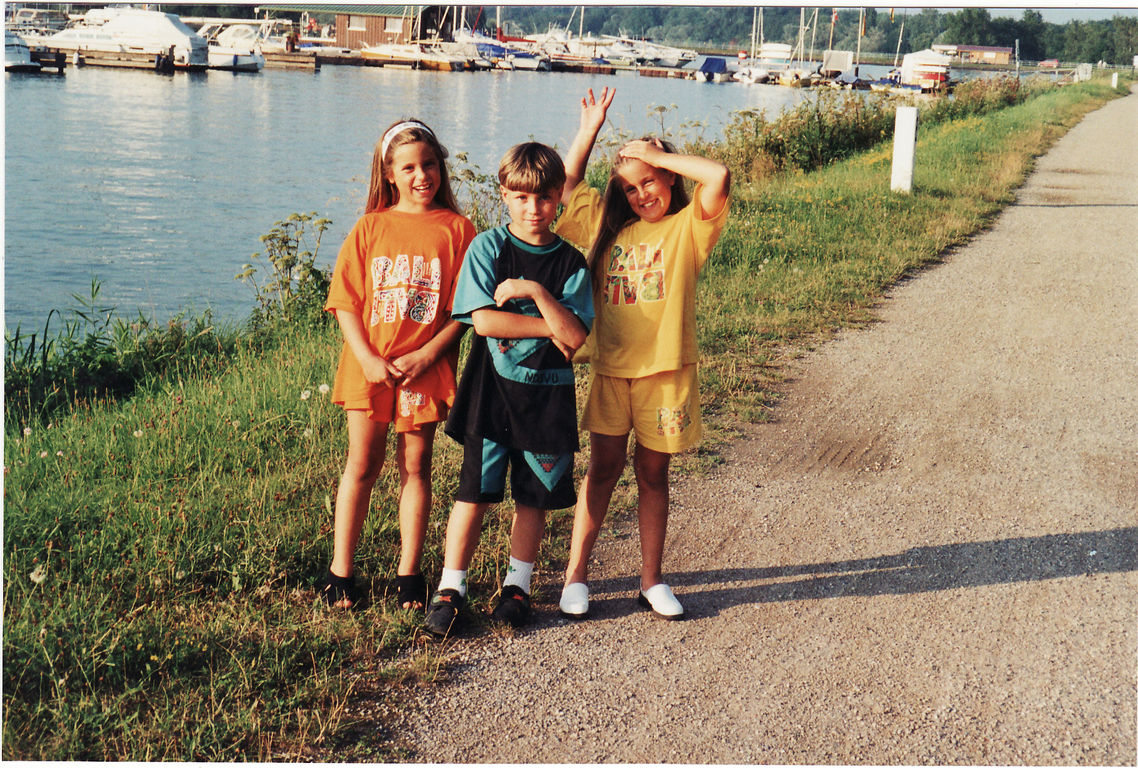 Michela, Cristiana und Giorgio an der Rhein-Grenze auf deutschem Boden
