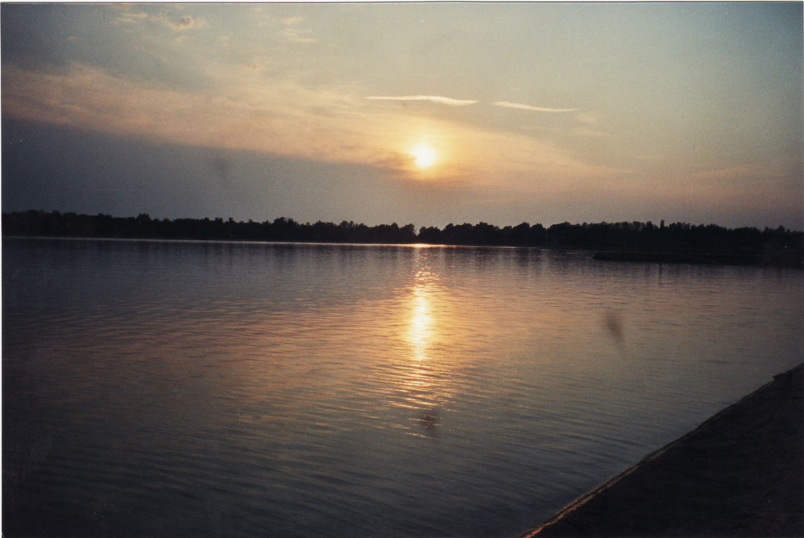 wunderschöne Abendstimmung am Rheinufer
