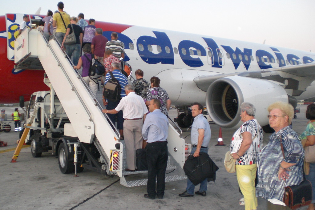 Unsere Rettungskapsel: Für den vorzeitigen Rückflug hat unser Reisebüro für uns 2 Plätze in einer Maschine der Edelweiss ergatern können.