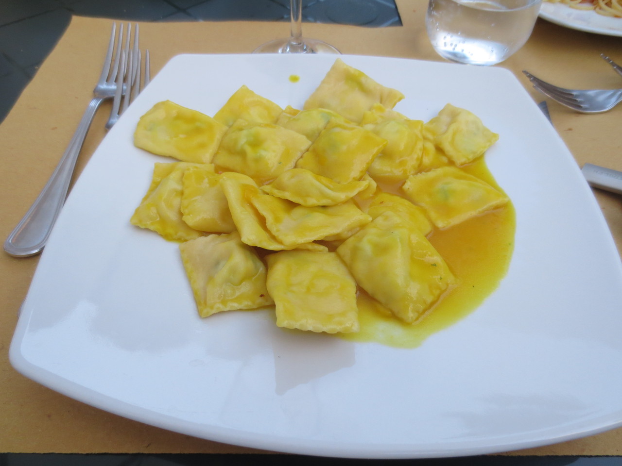 Ristorante La Vite (Soci/Ar): Ravioli di Zucchine con Salsa allo Zafferano
