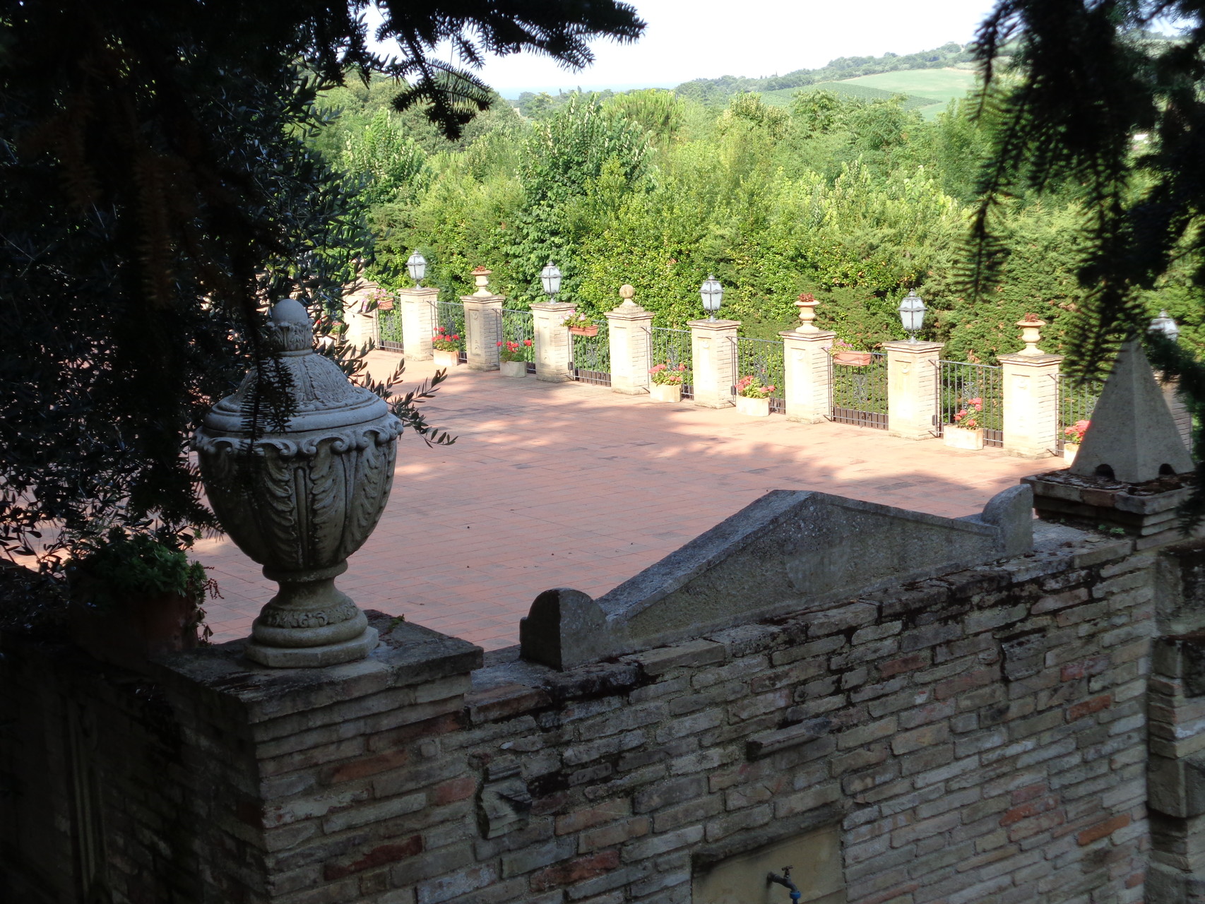Villa Cattani Stuart XVII sec., ...tolles Anwesen, eingebettet in eine naturbelassene Schönheit. Das Cattani Stuart bietet rundum eine etwas andere Atmosphäre als Hotels ähnlicher Klasse!