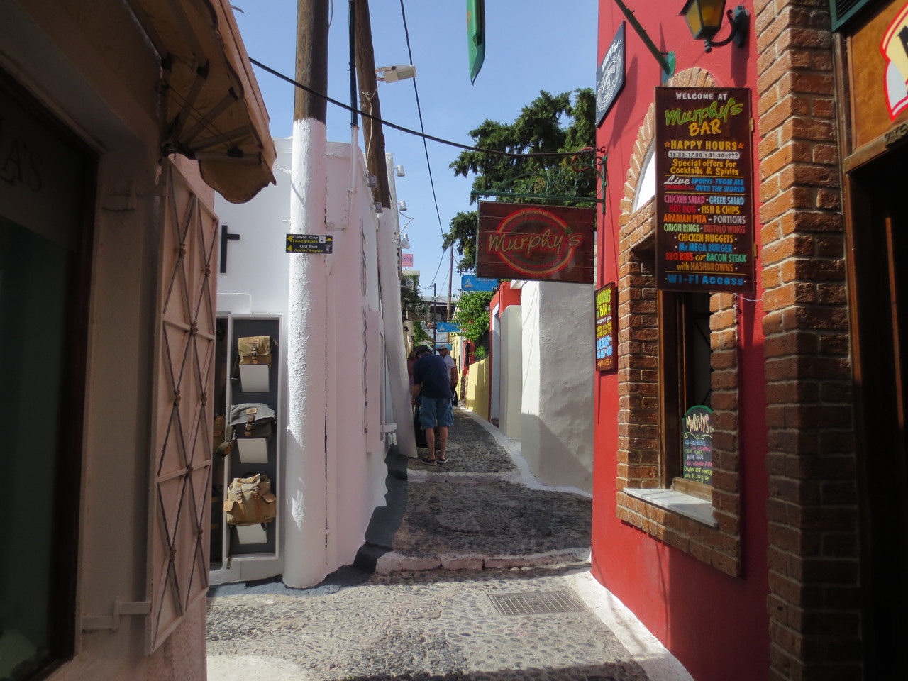 Inselhauptstadt Fira auf Santorin. Ladenbummel und Stadtbesichtigung (auf eigene Faust)