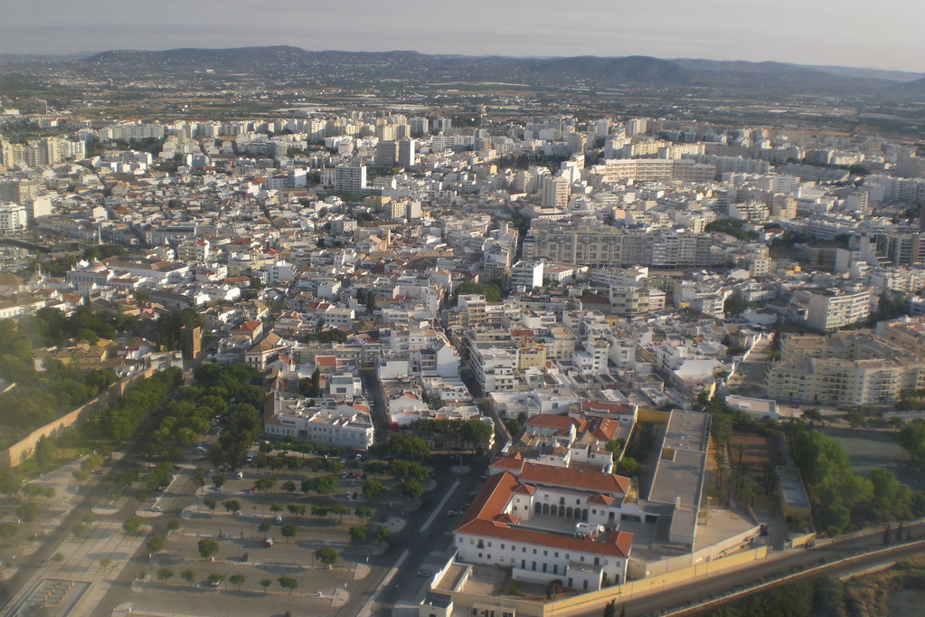 Algarve, Südküste Portugal - Landeanflug (Blick auf Faro, Hauptstadt der Algarve)