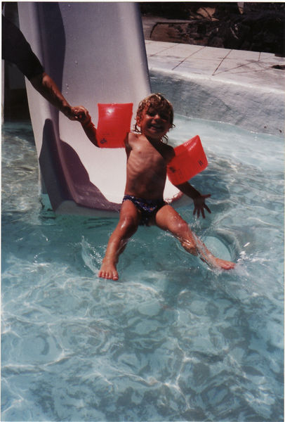 ..Giorgio noch etwas ängstlich auf der Wasserrutschbahn
