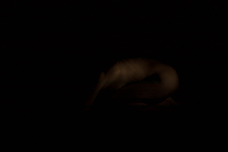 Ritratto di nudo femminile nell'oscurità dal portfolio fine art 1225 MCN III | Alessandro Tintori