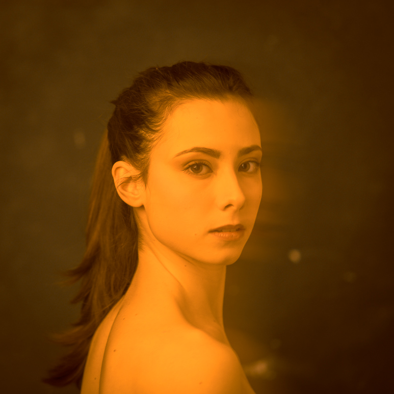 Ritratto Fine Art a colori 1193.088 Nadia Drera © 2025 Alessandro Tintori