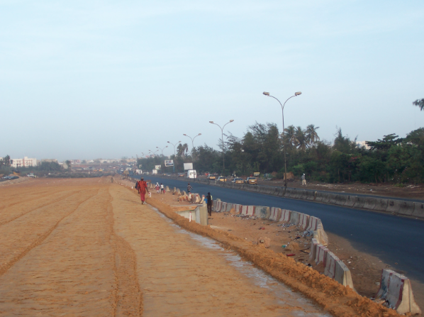 L'autoroute en construction reliant Dakar, Diamniadio et le futur aéroport international Blaise Diagne
