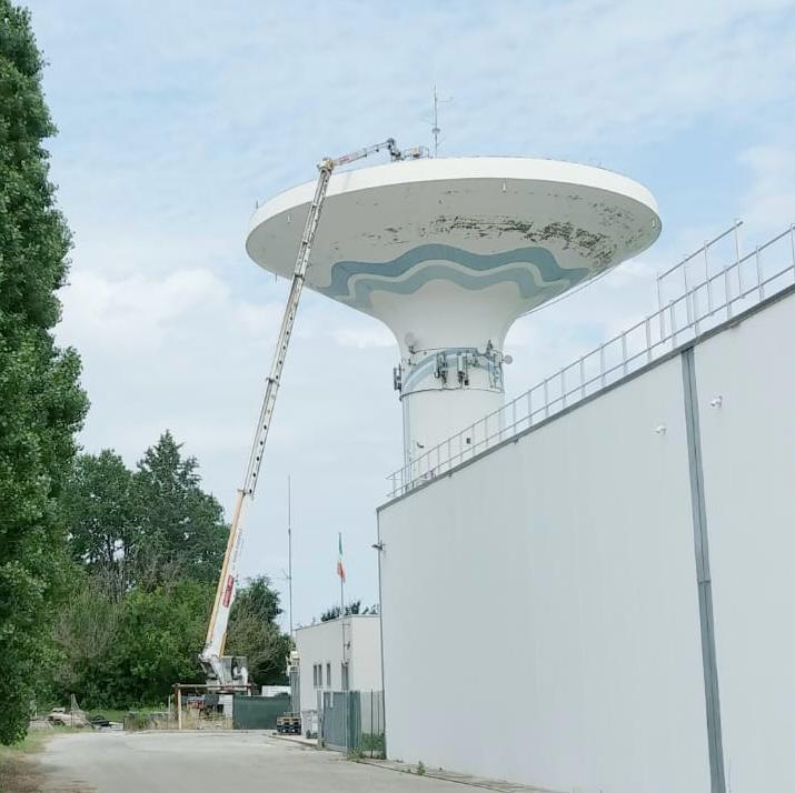Rimini gru piattaforma aerea 46 metri per intervento in quota su torre acquedotto Bellaria Igea Marina
