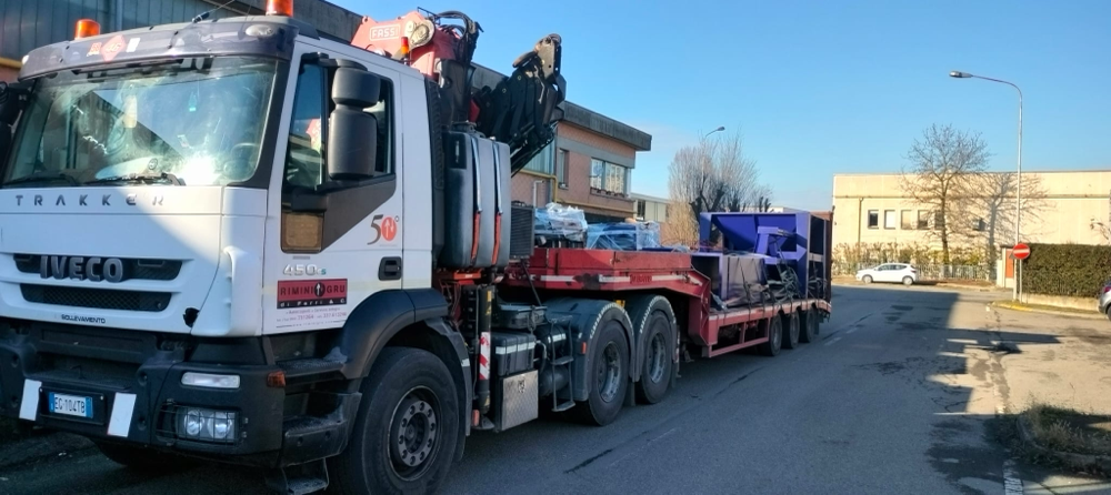 Rimini gru trasporto eccezionale e montaggio macchinario industriale a Reggio Emilia