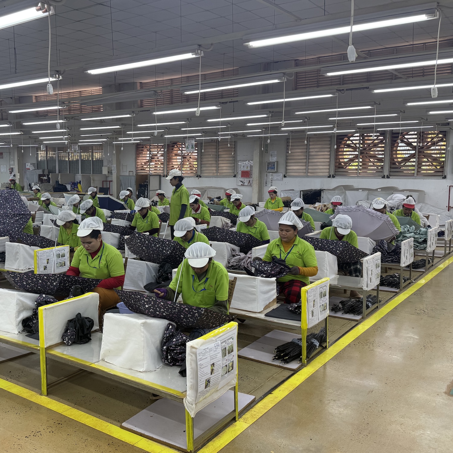 傘の生産事情:縫製はASEANへ、でも骨は中国？移転できない理由とは