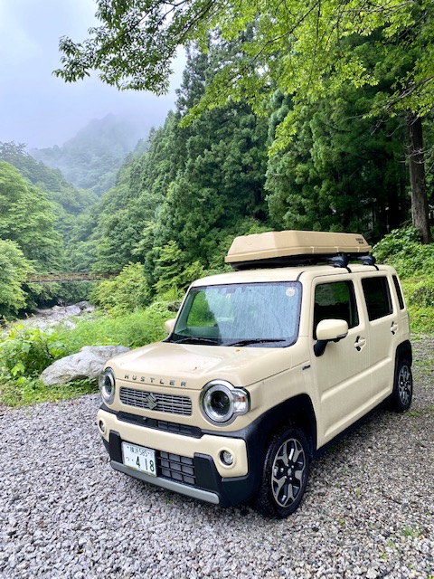 雨煙りの白州