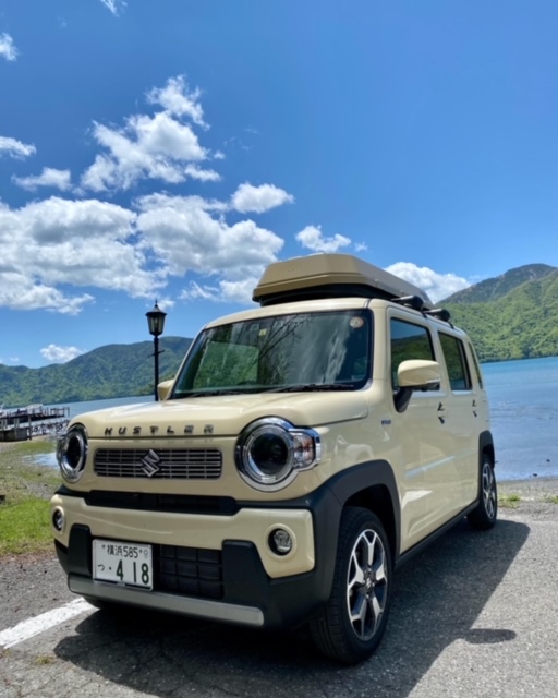 中禅寺湖の湖畔で