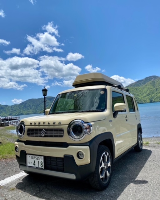 中禅寺湖の湖畔で