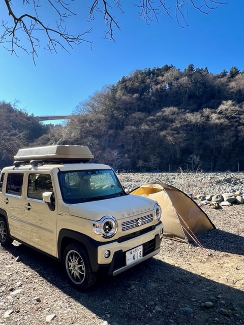 陽の当たる河岸で