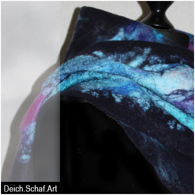 Großer Fransenschal "Chagall" - drapiert