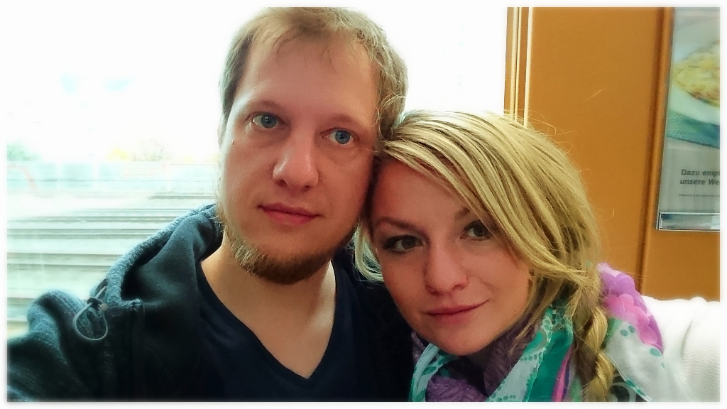 ... in der Bahn auf dem Weg zum Flughafen .. 