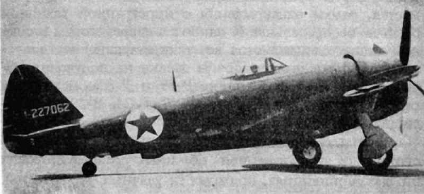 P-47D-27とされる。D-10と異なりキャノピーが水滴型となっている。