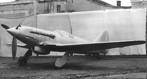 I-222試作高高度戦闘機　画像は三枚翅プロペラ装備時のもの