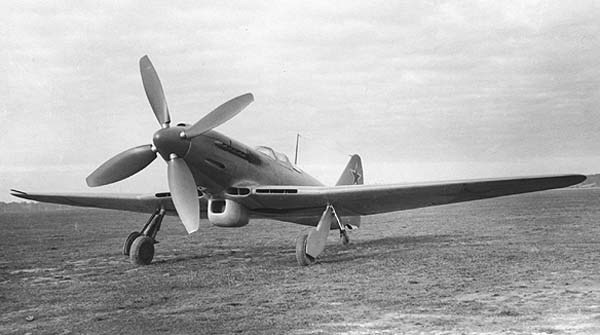最後の試作高高度戦闘機であるI-224　幅の広いプロペラが特徴的