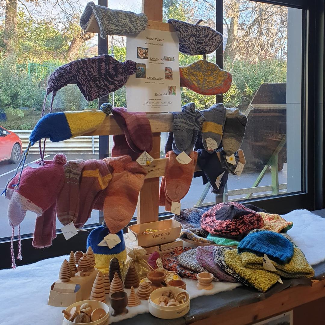 Bonnets bérets, chaussettes