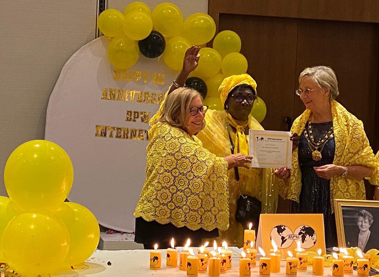 Anniversary Celebration & Candle Lighting Ceremony in Arusha Fotos