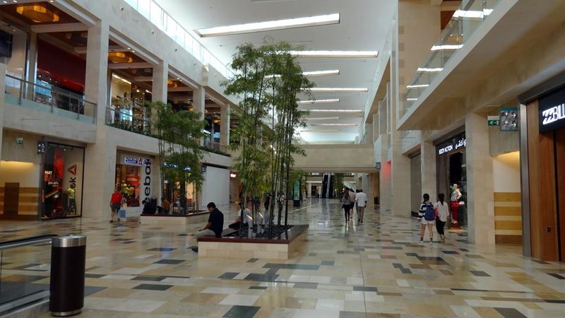 Shopping Mall direkt neben Ferrari World