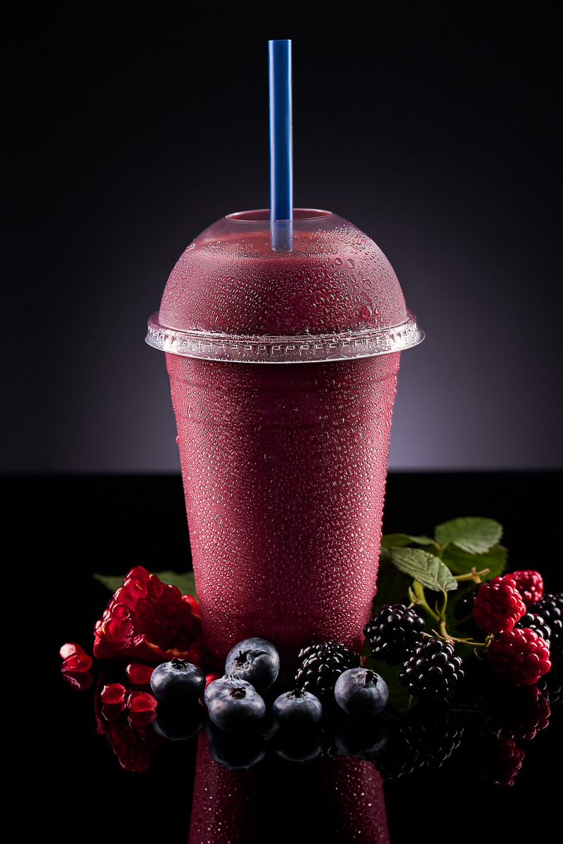 Beeren Smoothie als Produktmotiv, Foodfotografie mit frischem Look