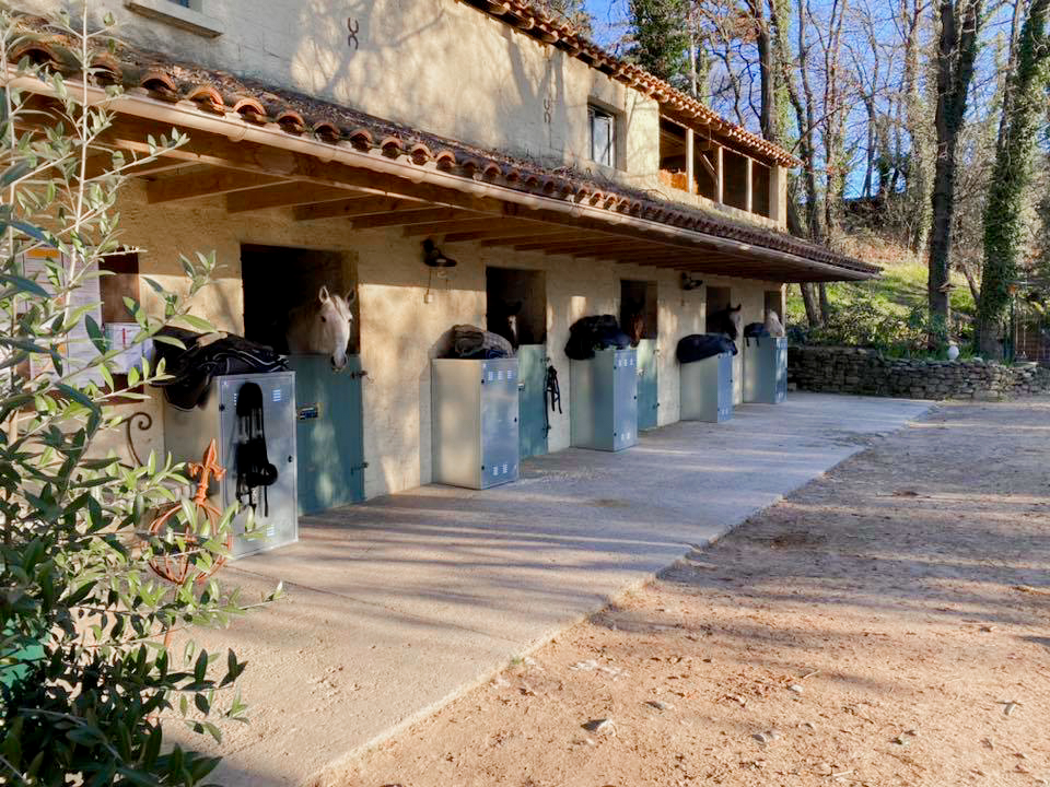 Pensions et écurie de propriétaires Centre Équestre de Grignan Drôme