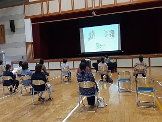 第2回PTAふれあい講座「光藤由美子さんのおはなし会」令和4年1０月17日（月）体育館
