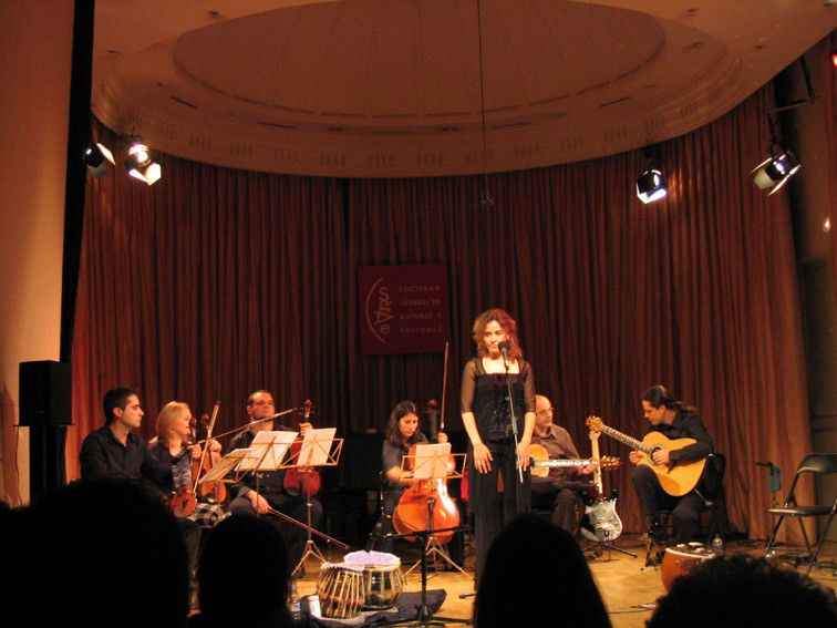 Teresa Barrientos (voz), Ars Ensemble (cuerdas), Isidro Solera y Julio García (guitarras)