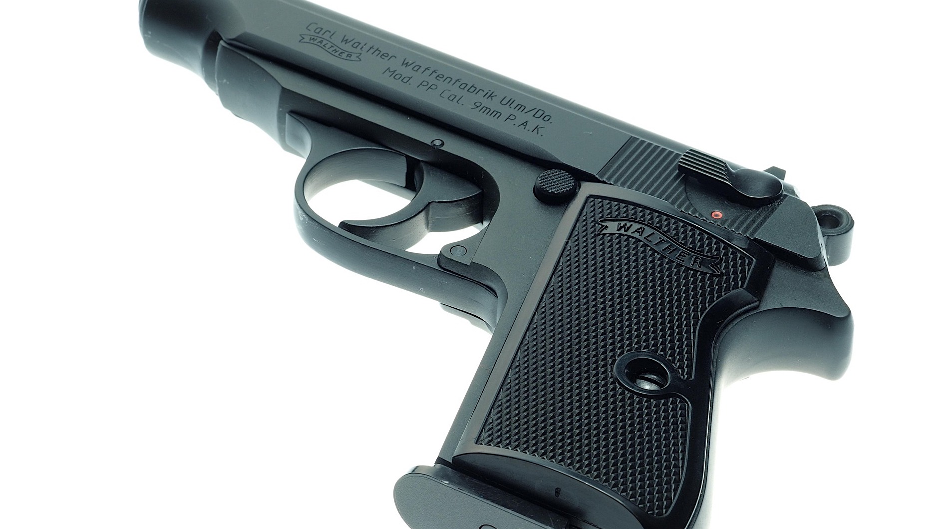 Mann richtet Waffe auf Schüler