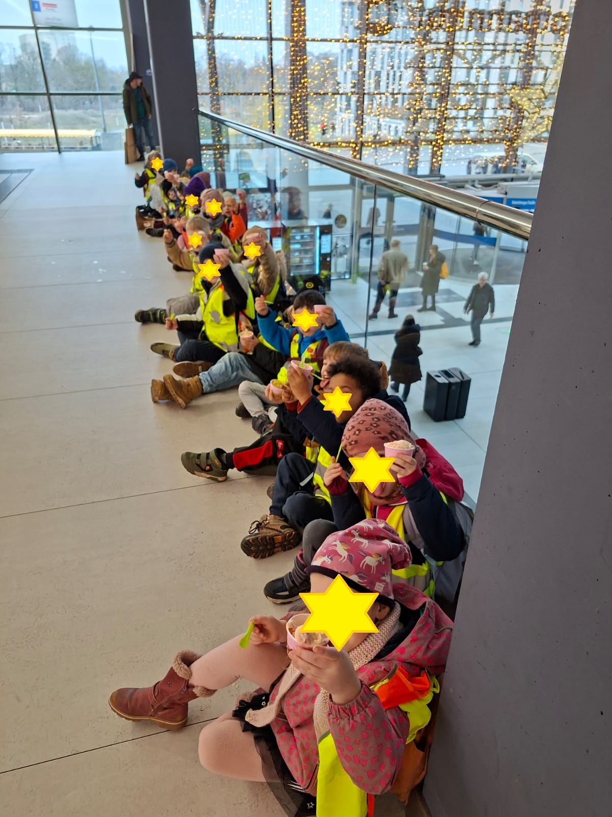 Eis Pause im Potsdamer Hauptbahnhof
