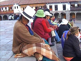 Cusco Reisebericht: Frau mit Filzmelone