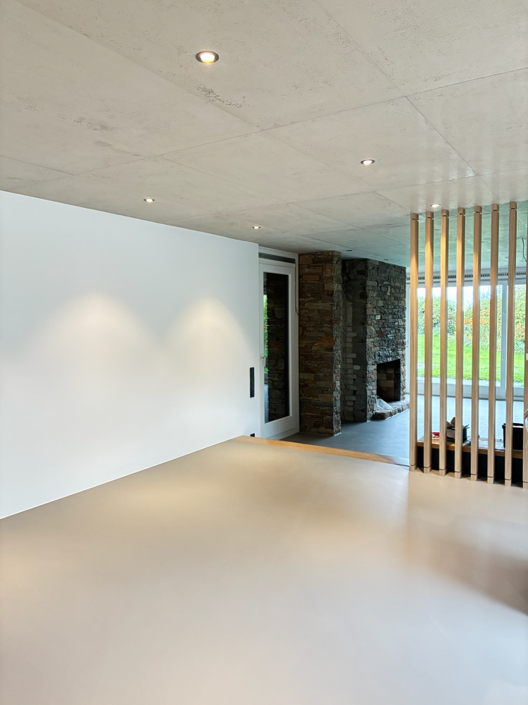Fugenloser Boden und Betonoptik an der Decke