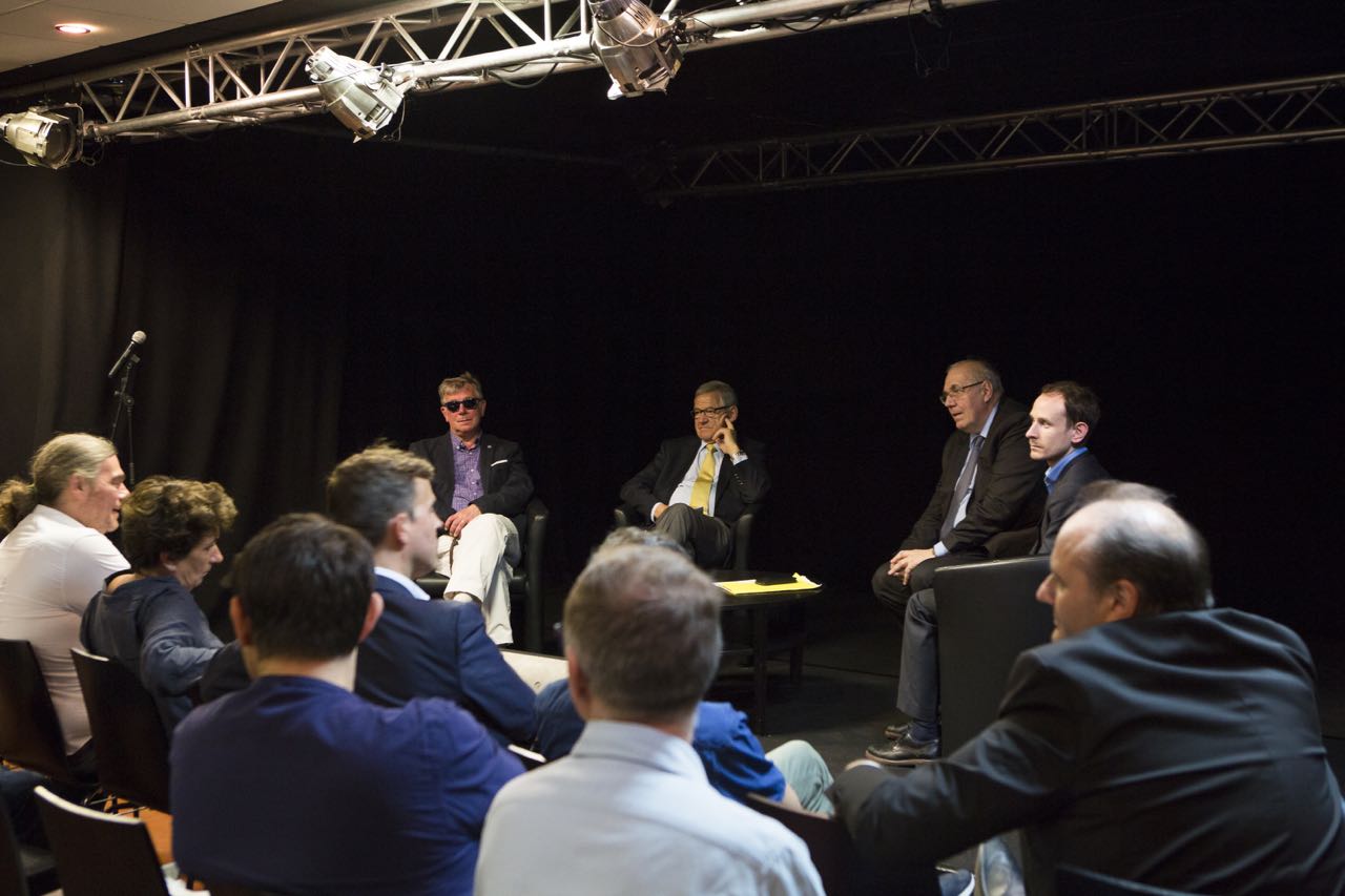 Table ronde pour discuter les défis du DAB+ en 2019/2020