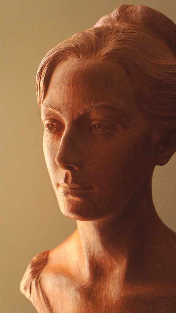 Ritratto di donna. Terracotta patinata 35x20x50