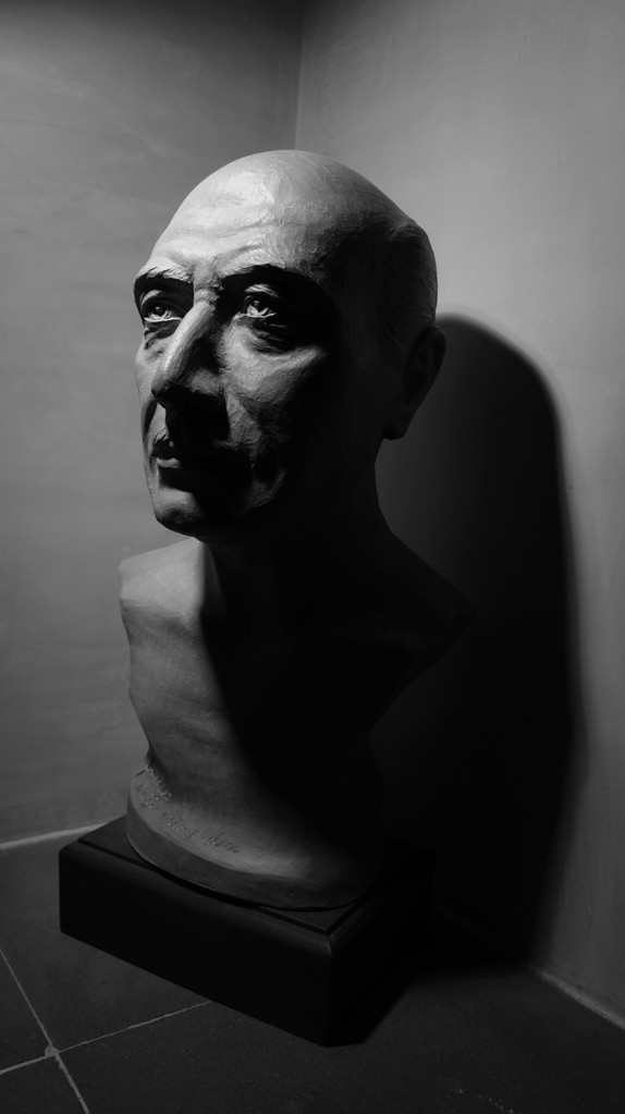 Ritratto di DIEGO FANIZZA (padre dell'artista). Terracotta patinata "30x25x45"