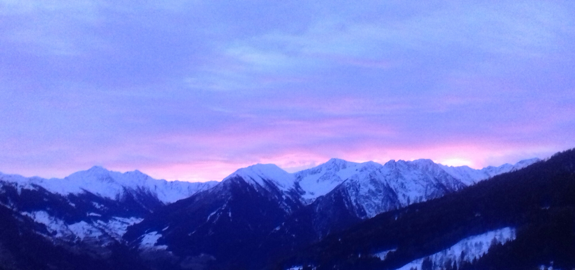 Blick auf den Jaufenpass an einem Wintermorgen