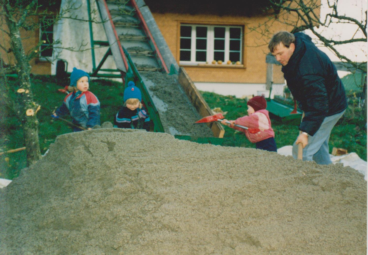 Alle helfen mit beim Umbau 1994