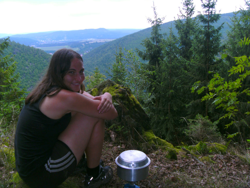 Anja beim Kochen mit Aussicht