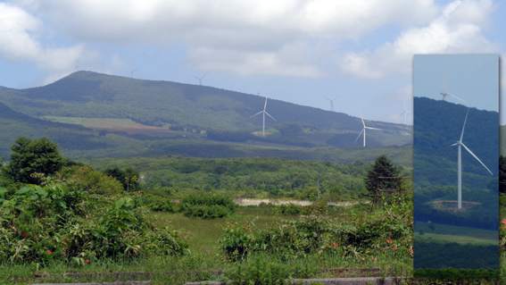 「田代高原」から見た七戸方面は風力発電塔が乱立