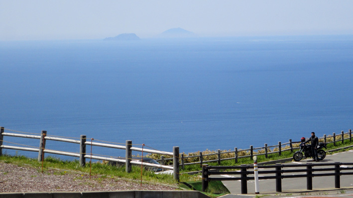 鳥瞰台から「大ヒヤク島」と「小島」