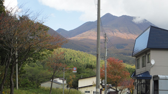 鰺ヶ沢町を抜け「枯木平」で岩木山見ながら昼食