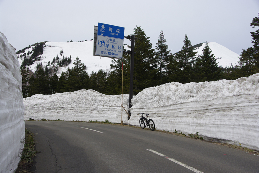 「笠松峠」付近は積雪少ない