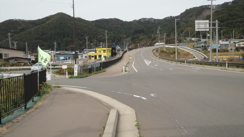 1.  新道トンネル避け「茂浦漁港」方面へ左折して「旧道・急登ジグザグ・コース」へ
