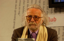 Fritz J. Raddatz. Copyright: Das blaue Sofa / Club Bertelsmann