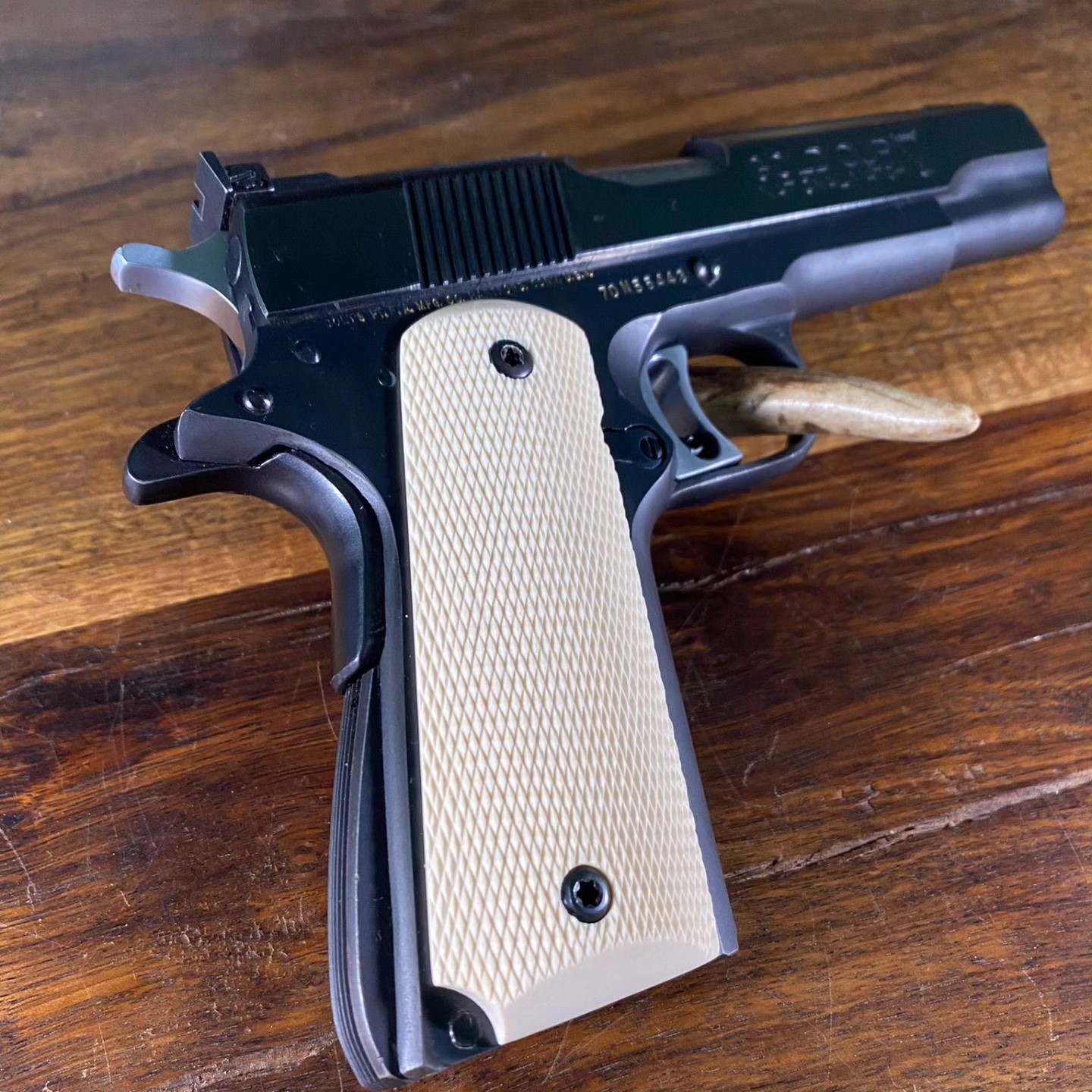 Colt 1911 with checkering