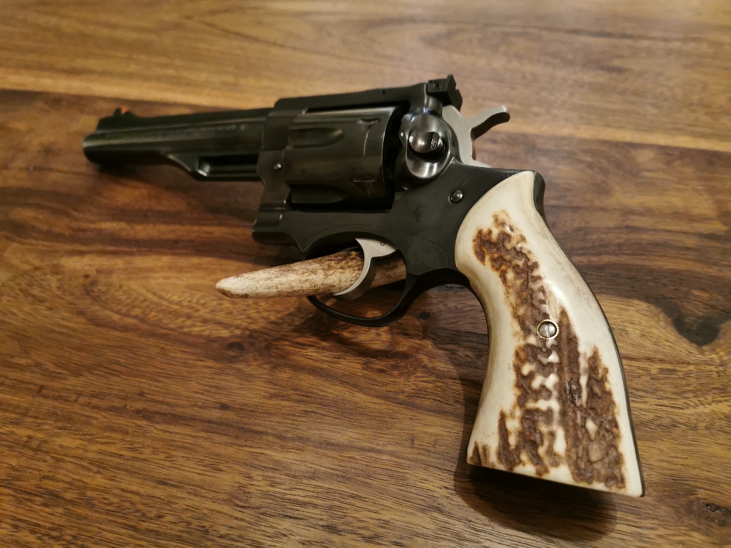 Ruger Redhawk 