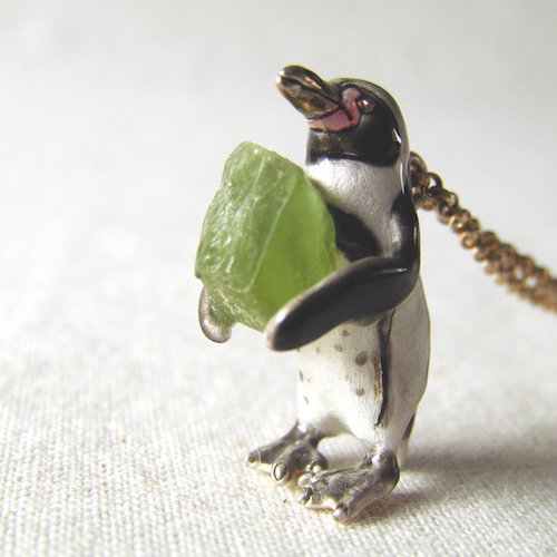 EmiriA　ペリドットとフンボルトペンギンネックレス