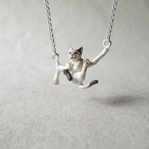 EmiriA　木登り子猫ネックレス